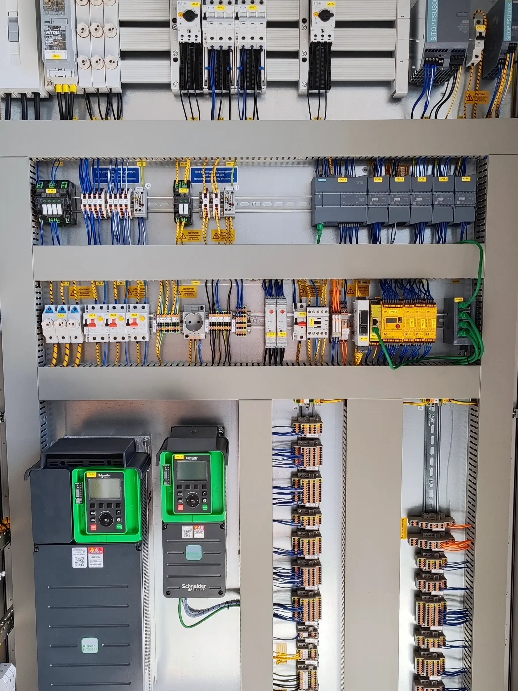 Schaltschrank nach Modernisierung der Steuerung